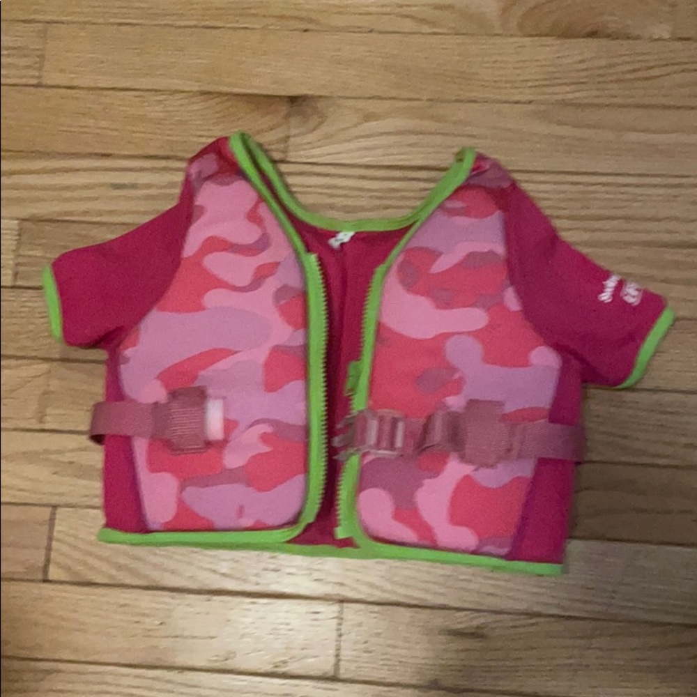 Girls pink camouflage lifevest top by SwimSchool.